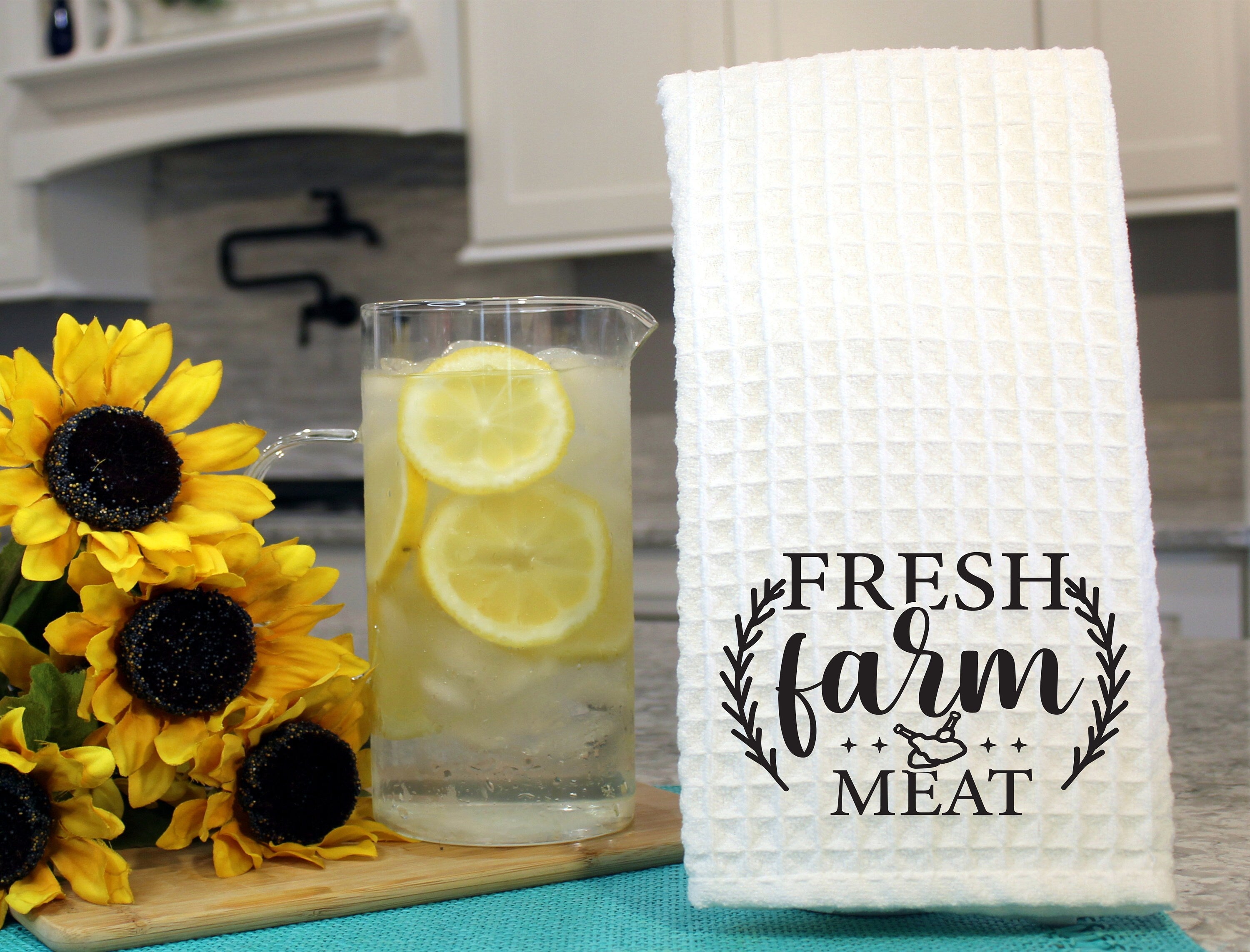 Dish Towel,Coffee lover, Fresh brewed Coffee quote, House Warming Gift, Hostess gift, Coffee lover home décor, kitchen towel, gift for her,gift for mom,birthday